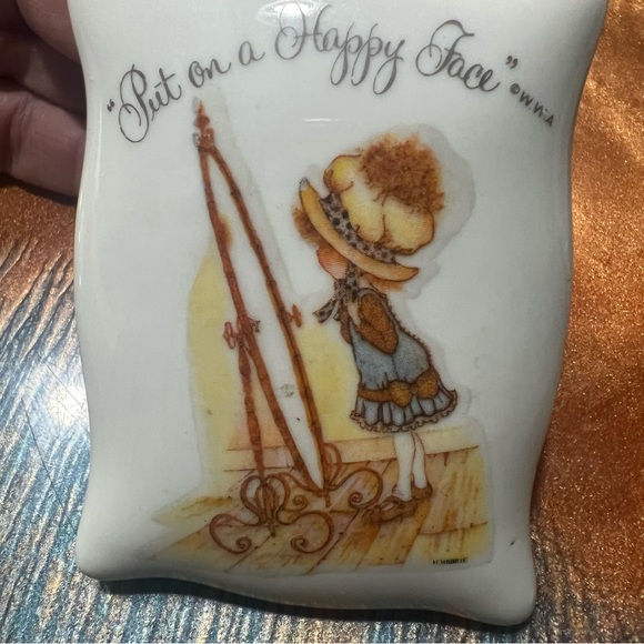 Vintage Holly Hobbie Porcelain Trinket Box Put on a Happy Face Japan - Picture 5 of 13